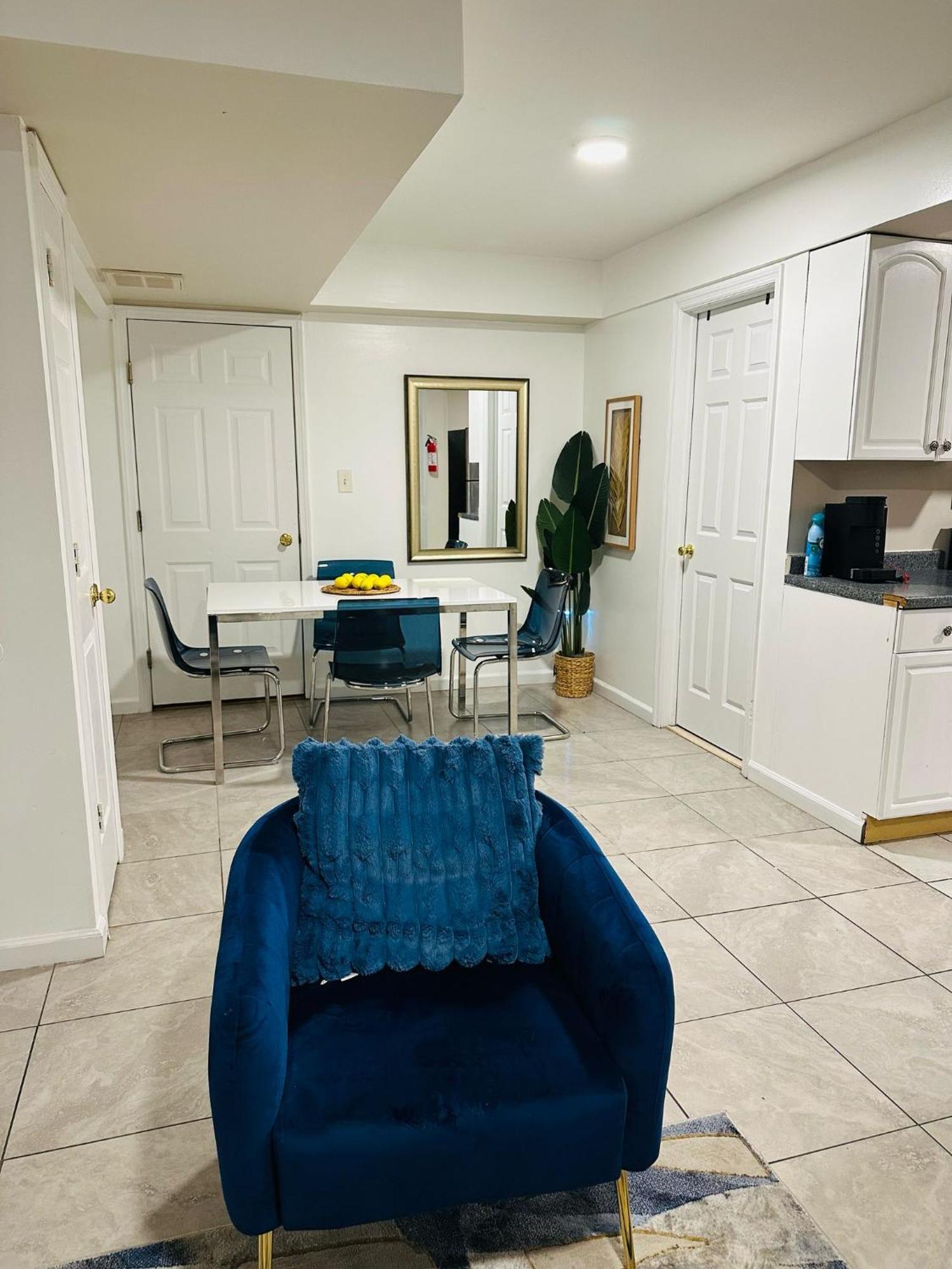 Cosy Bedroom 6 Minutes To Ewr Prudential Hotels Pen Station ニューアーク エクステリア 写真