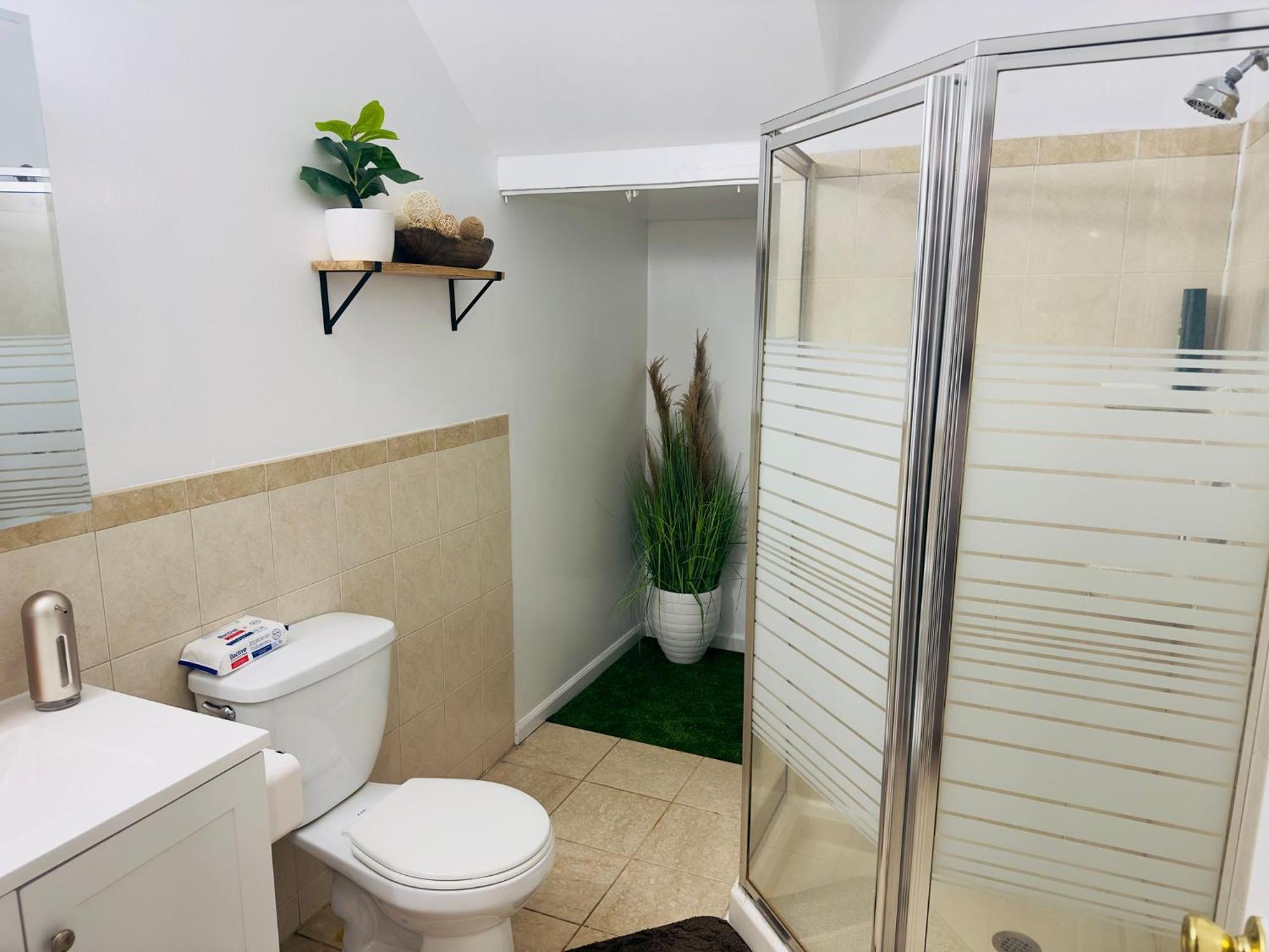 Cosy Bedroom 6 Minutes To Ewr Prudential Hotels Pen Station ニューアーク エクステリア 写真
